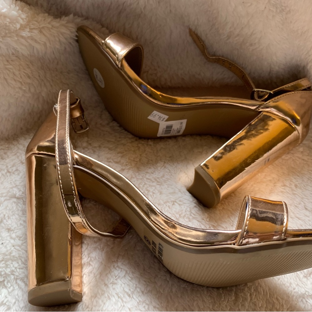 Metallic Block Heels - Picture 2 of 4
